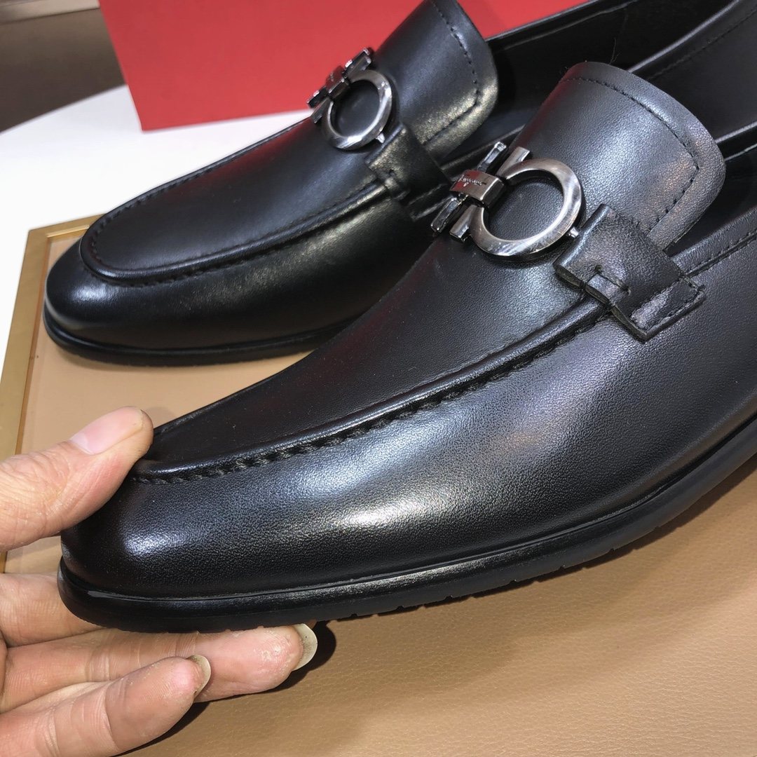 Ferragamo Black Ring-Hardware Loafers